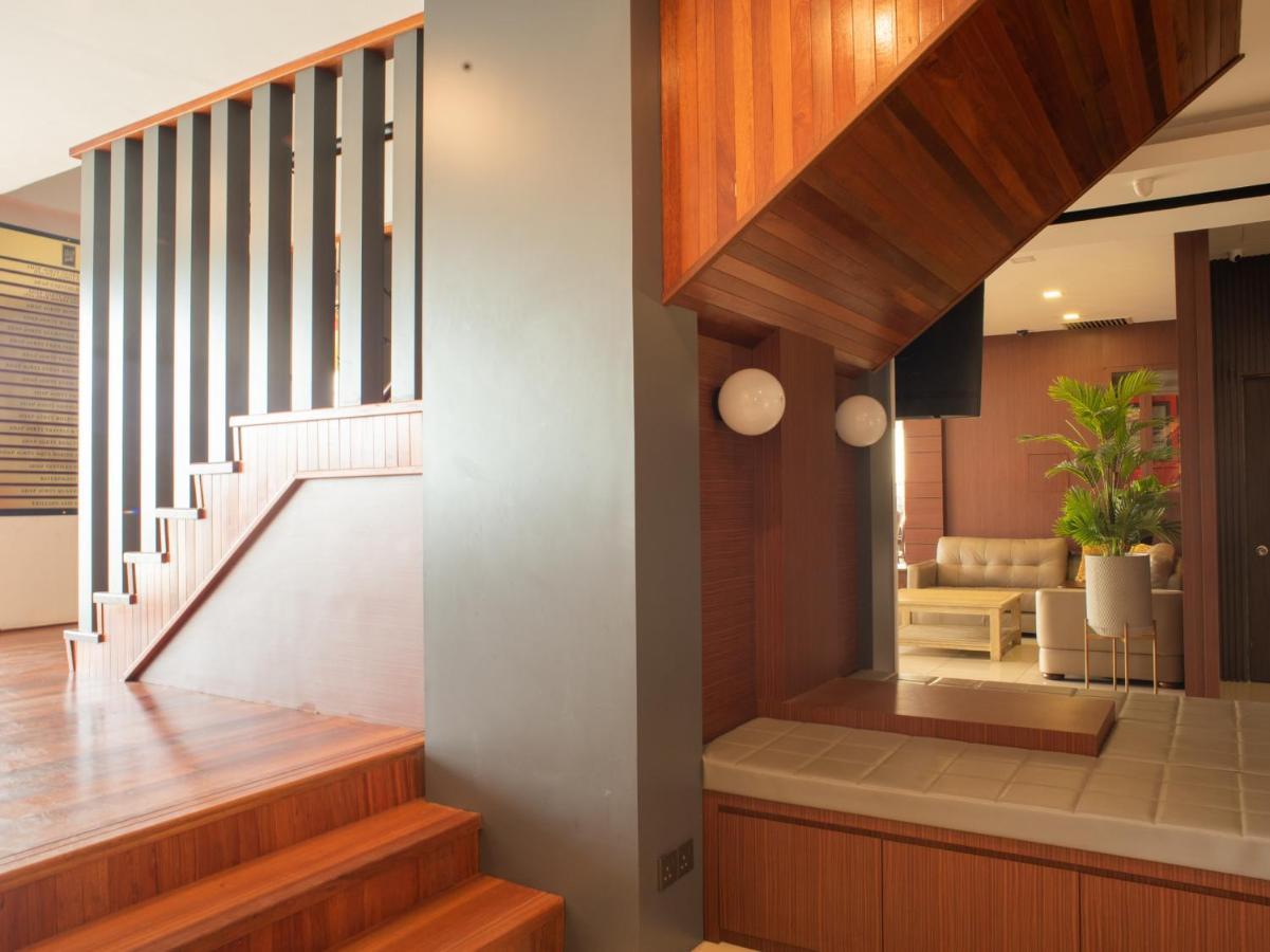 Capital O 90083 Riverfront Inn Bintulu Εξωτερικό φωτογραφία